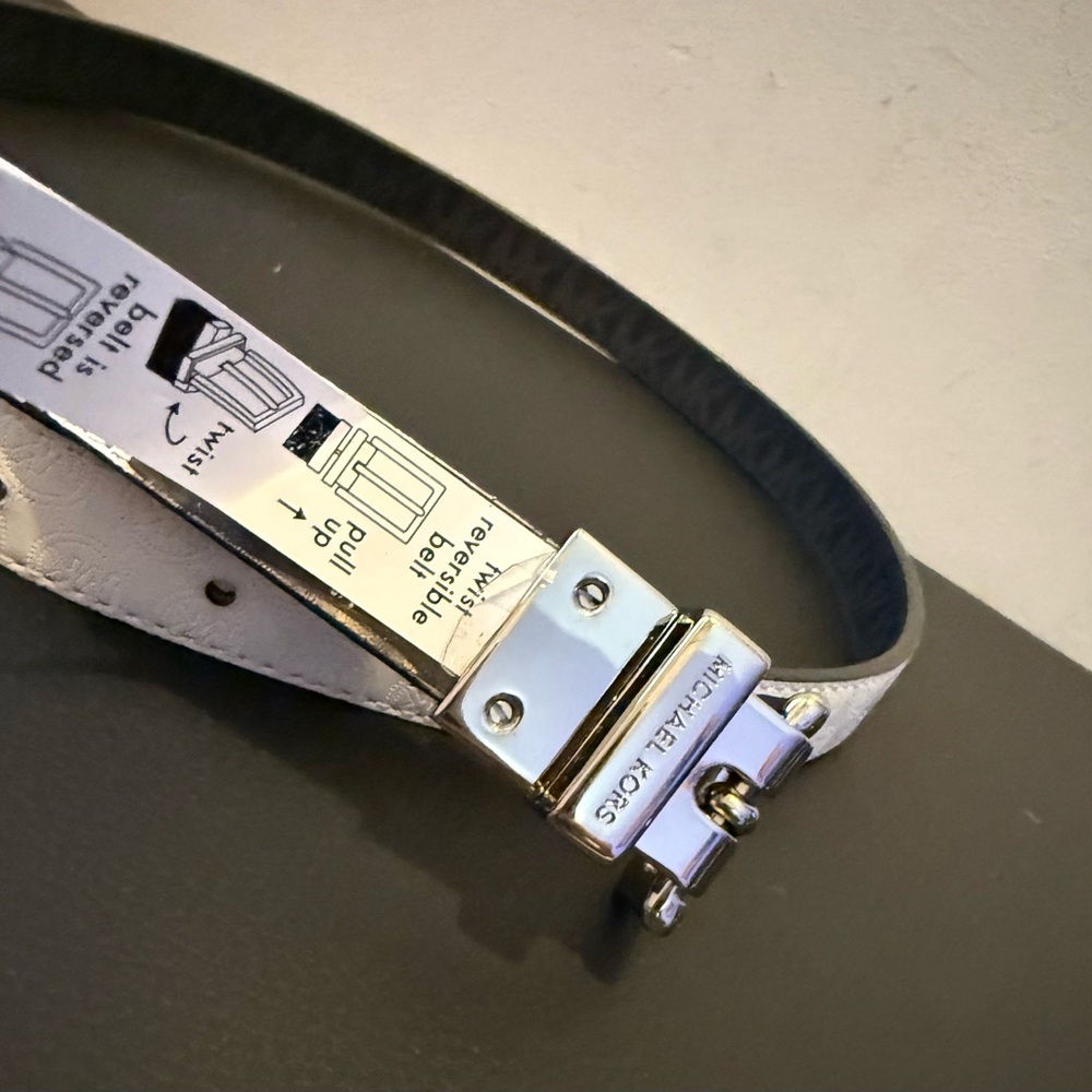 Michael Kors Twist reversible Belt with Monogram Design - Picture 6 of 9